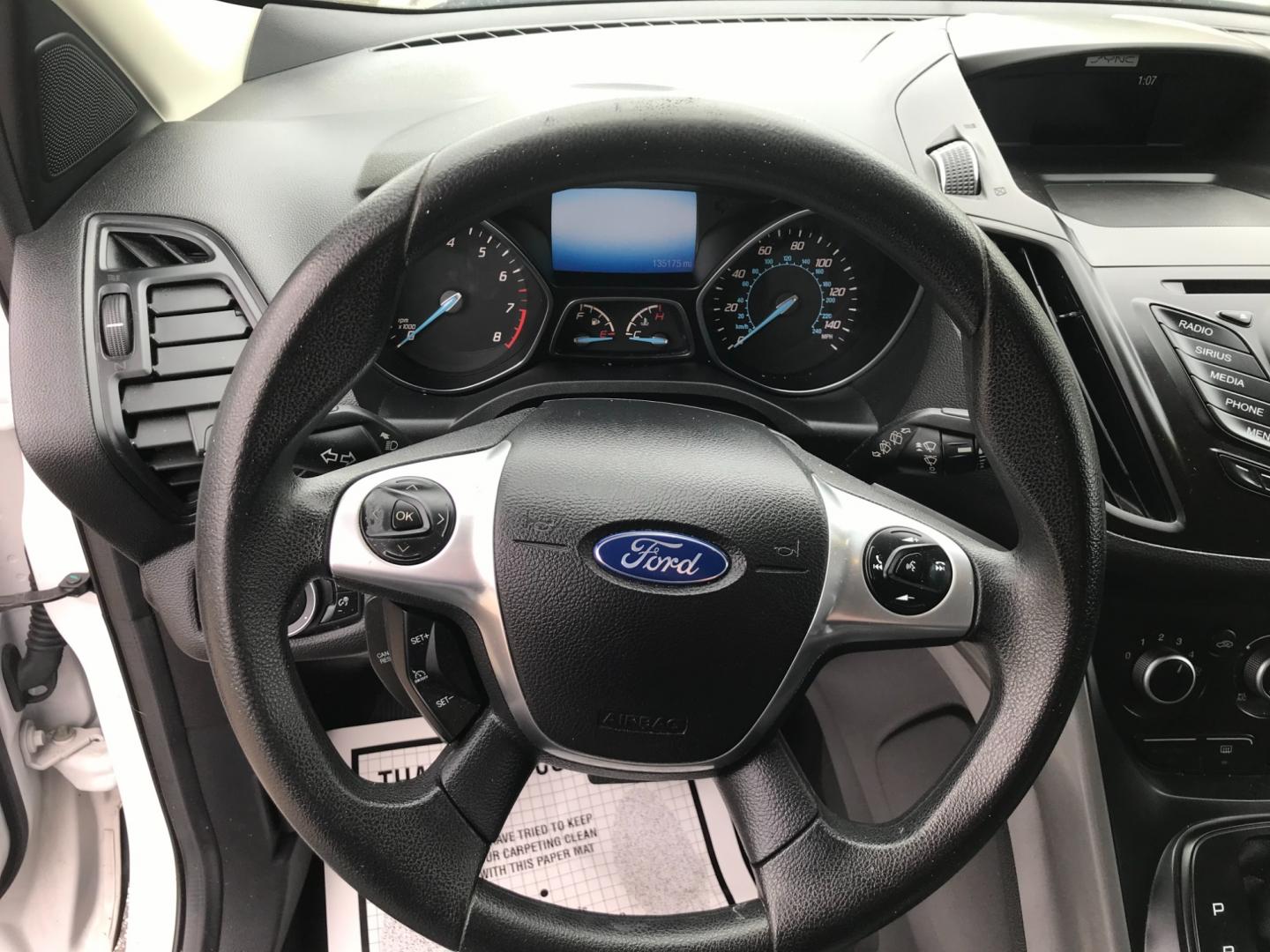 2016 White /Gray Ford Escape SE (1FMCU9GX9GU) with an 1.6 V4 engine, Automatic transmission, located at 577 Chester Pike, Prospect Park, PA, 19076, (610) 237-1015, 39.886154, -75.302338 - Photo#11